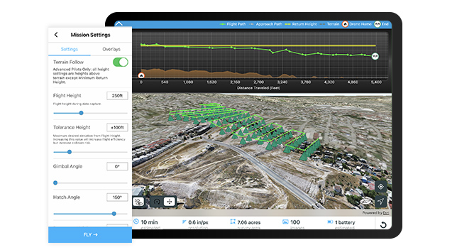 地形フォロー機能が有効なドローンのフライト計画を表示する iPad 画面